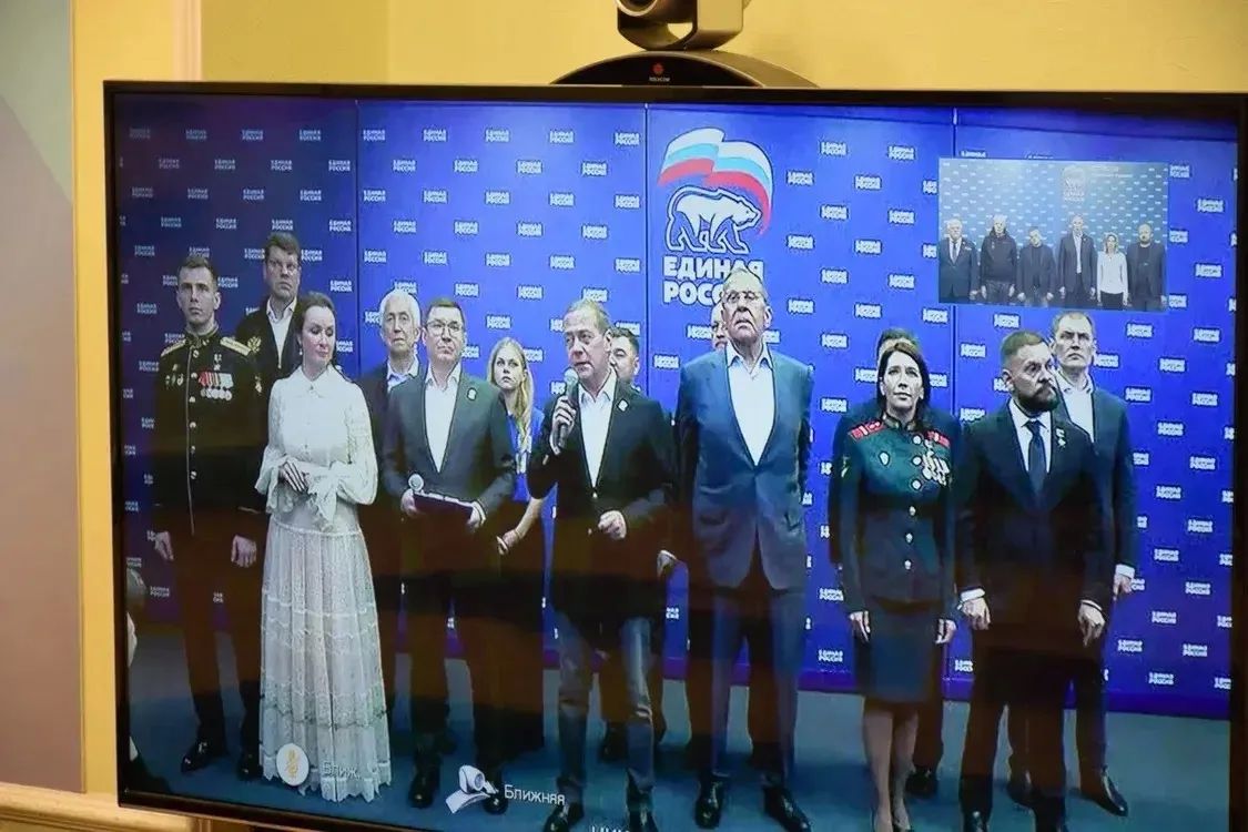 Михаил Ведерников: Вместе с председателем Законодательного Собрания Александром КОТОВЫМ, сенаторами Алексеем НАУМЦОМ и Натальей МЕЛЬНИКОВОЙ, депутатом Госдумы Александром КОЗЛОВСКИМ и главой Пскова Борисом ЁЛКИНЫМ в режиме... Михаил Ведерников: Вместе с председателем Законодательного Собрания Александром КОТОВЫМ, сенаторами Алексеем НАУМЦОМ и Натальей МЕЛЬНИКОВОЙ, депутатом Госдумы Александром КОЗЛОВСКИМ и главой Пскова Борисом ЁЛКИНЫМ в режиме...