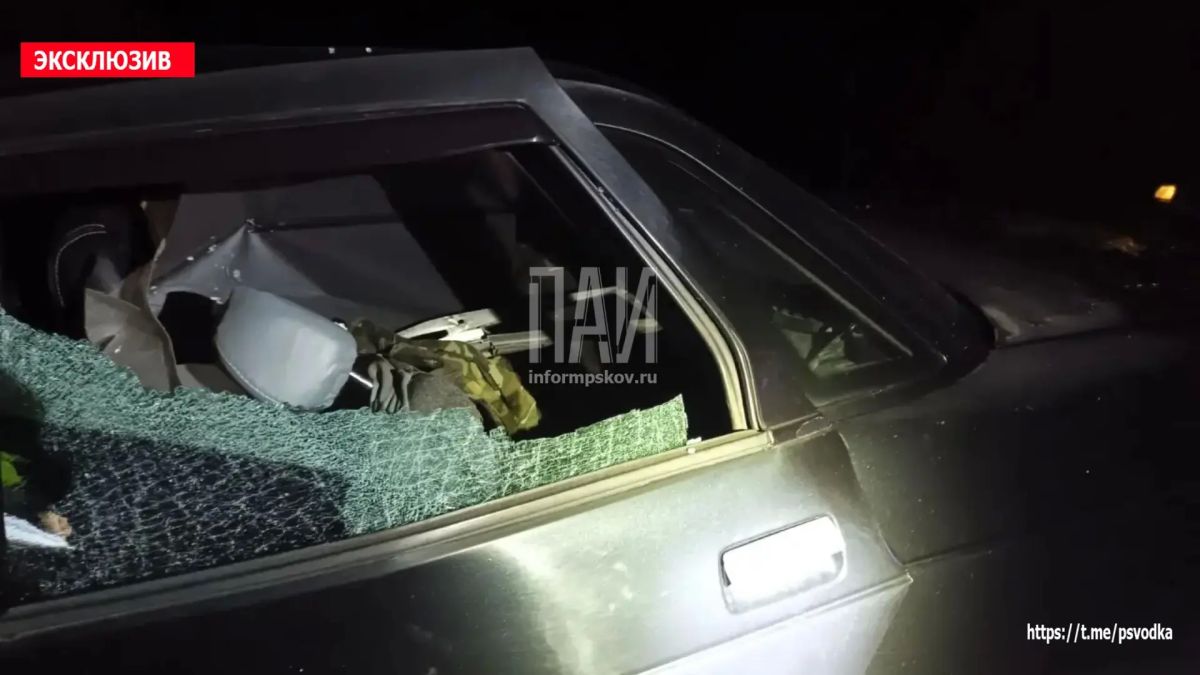 В Бежаницком районе, в деревне Иваново, столкнулись автомобили Renault Scenic и ВАЗ-2110 В Бежаницком районе, в деревне Иваново, столкнулись автомобили Renault Scenic и ВАЗ-2110