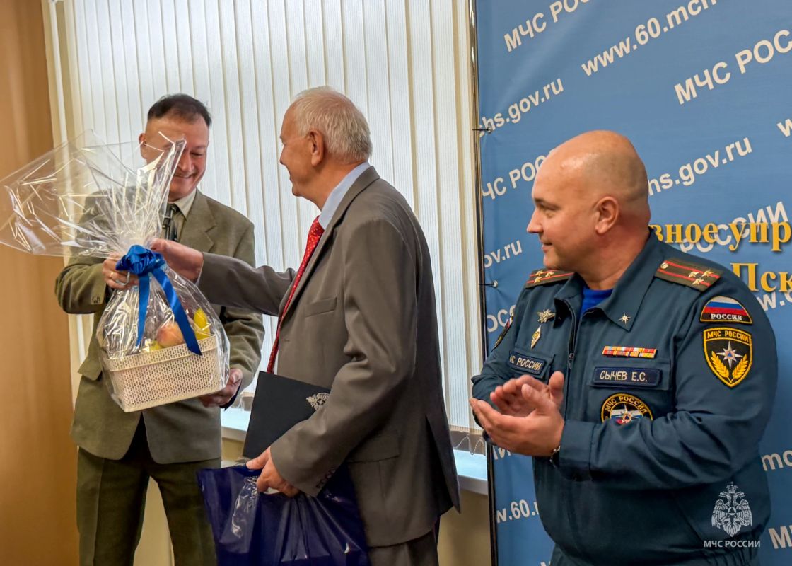 Поздравляем юбиляров!. Сегодня коллектив Главного управления МЧС России по Псковской области поздравил ветеранов: с 75-летним юбилеем Горобца Виктора Васильевича, с 45-летним юбилеем Заливацкую Анну Ивановну и с 50-летним...