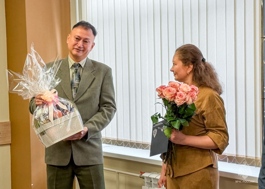 Поздравляем юбиляров!. Сегодня коллектив Главного управления МЧС России по Псковской области поздравил ветеранов: с 75-летним юбилеем Горобца Виктора Васильевича, с 45-летним юбилеем Заливацкую Анну Ивановну и с 50-летним... Поздравляем юбиляров!. Сегодня коллектив Главного управления МЧС России по Псковской области поздравил ветеранов: с 75-летним юбилеем Горобца Виктора Васильевича, с 45-летним юбилеем Заливацкую Анну Ивановну и с 50-летним...