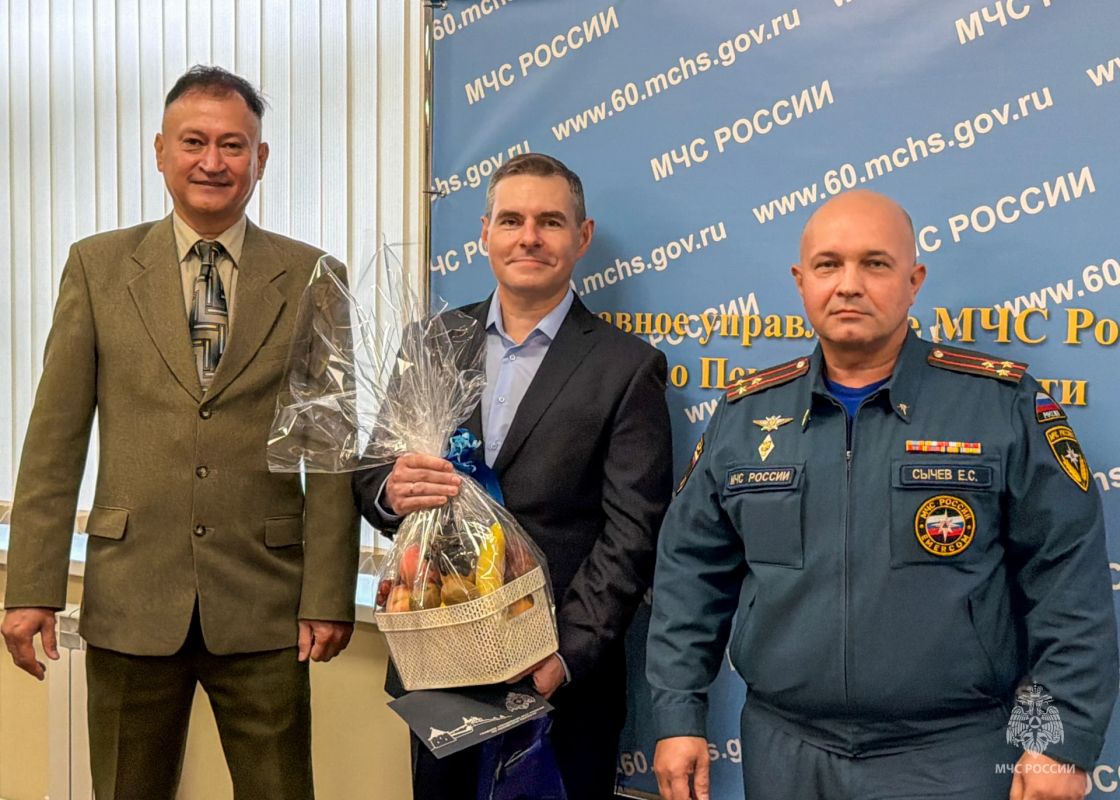 Поздравляем юбиляров!. Сегодня коллектив Главного управления МЧС России по Псковской области поздравил ветеранов: с 75-летним юбилеем Горобца Виктора Васильевича, с 45-летним юбилеем Заливацкую Анну Ивановну и с 50-летним... Поздравляем юбиляров!. Сегодня коллектив Главного управления МЧС России по Псковской области поздравил ветеранов: с 75-летним юбилеем Горобца Виктора Васильевича, с 45-летним юбилеем Заливацкую Анну Ивановну и с 50-летним...