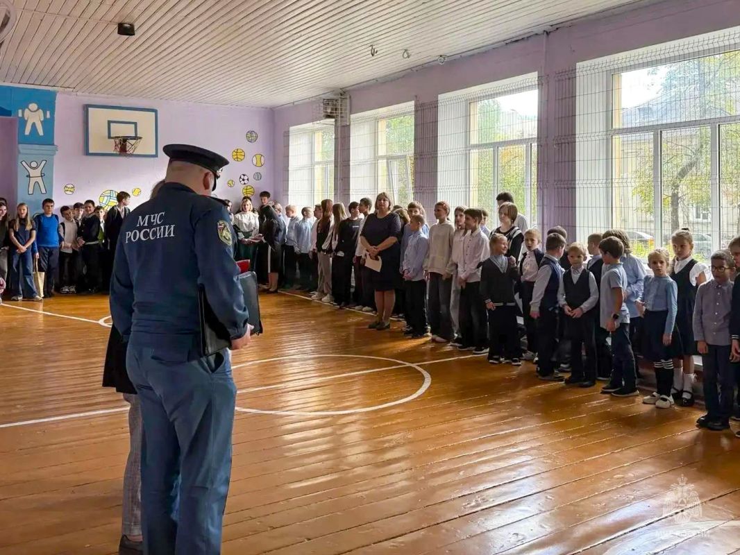 Безопасность — прежде всего: в школе № 9 прошла тренировочная эвакуация Безопасность — прежде всего: в школе № 9 прошла тренировочная эвакуация