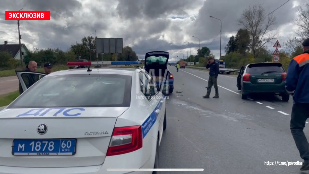 В Острове, на улице Молодогвардейцев 54, произошло столкновение автомобилей Skoda и Toyota В Острове, на улице Молодогвардейцев 54, произошло столкновение автомобилей Skoda и Toyota
