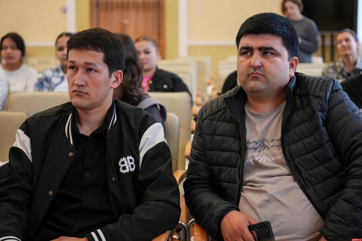 Языки России и безопасность: в ПсковГУ прошел день грамотности для иностранных студентов Языки России и безопасность: в ПсковГУ прошел день грамотности для иностранных студентов
