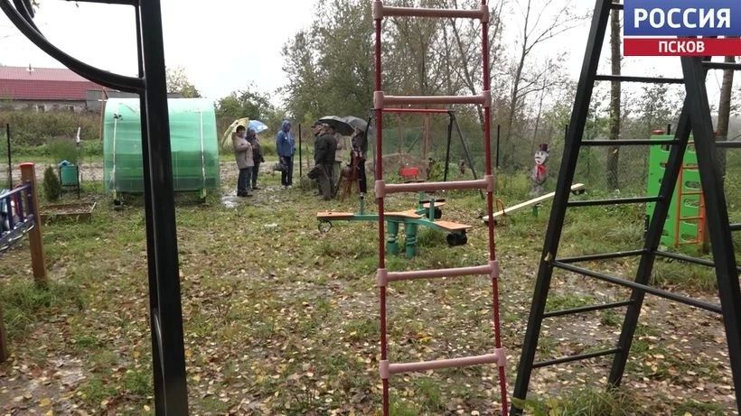 Вандалы разрушили "Веселый дворик" в деревне Ущицы