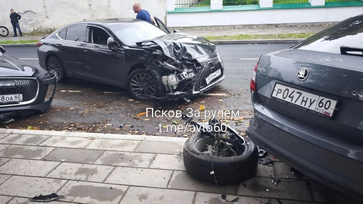 Устроившему массовое ДТП в Пскове водителю «Лексуса» грозит уголовная статья Устроившему массовое ДТП в Пскове водителю «Лексуса» грозит уголовная статья
