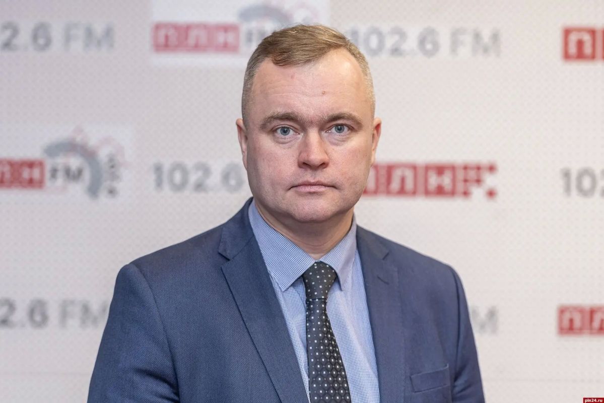Кадровые рокировки продолжаются: Антон Мороз отказался от мандата в псковском Заксобрании, место передано Дмитрию Быстрову Кадровые рокировки продолжаются: Антон Мороз отказался от мандата в псковском Заксобрании, место передано Дмитрию Быстрову