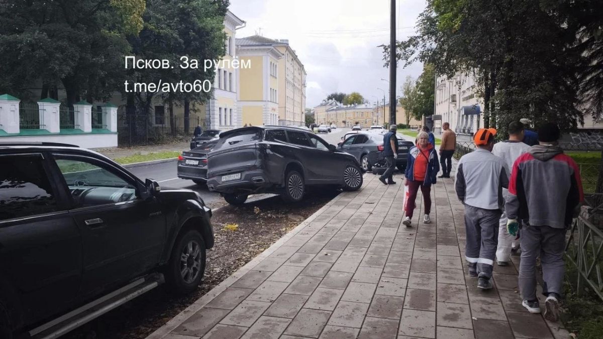 Устроившему массовое ДТП в Пскове водителю «Лексуса» грозит уголовная статья