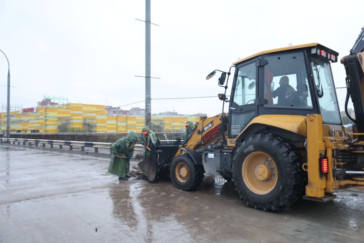 На мосту имени Александра Невского в Пскове завершается ремонт дорожного покрытия На мосту имени Александра Невского в Пскове завершается ремонт дорожного покрытия