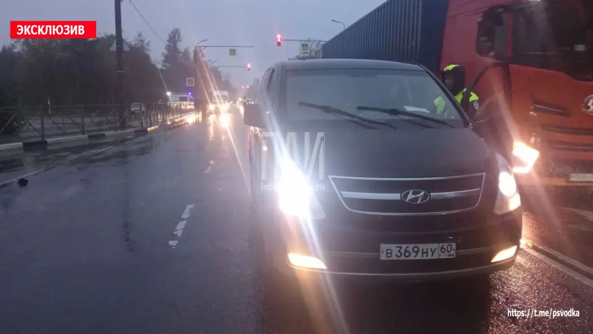 На Крестовском шоссе у дома 2 по улице Пригородной, водитель автомобиля Hyundai совершил наезд на пешехода, перебегавшего дорогу вне пешеходного перехода