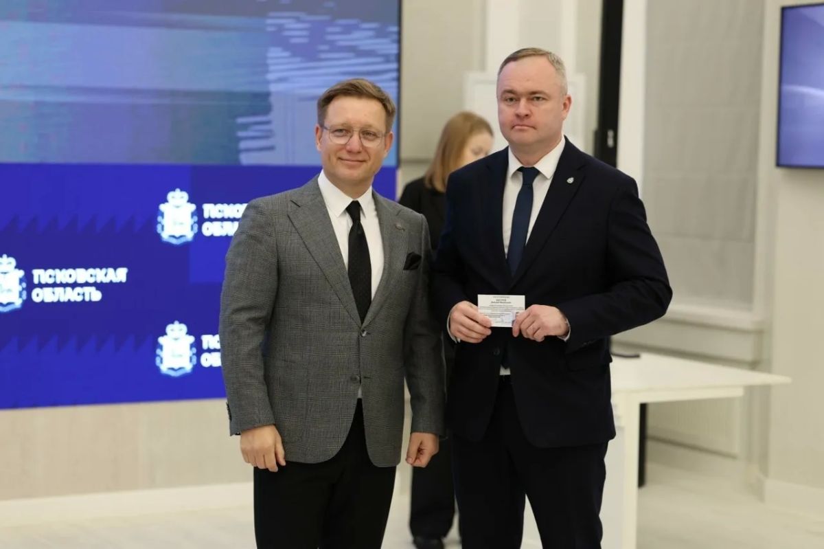 Депутатам Псковского заксобрания вручили удостоверения Депутатам Псковского заксобрания вручили удостоверения