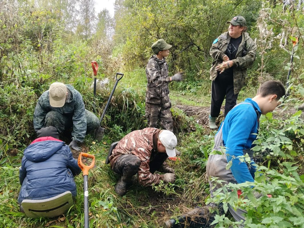Молодёжный поисковый отряд «Журавли» вернулся из поисковой экспедиции в урочище Колотушино Молодёжный поисковый отряд «Журавли» вернулся из поисковой экспедиции в урочище Колотушино