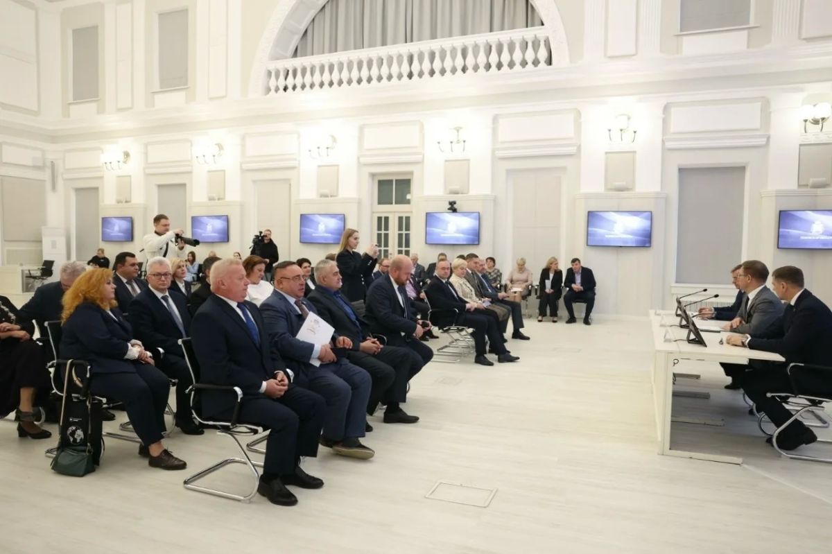Депутатам Псковского заксобрания вручили удостоверения