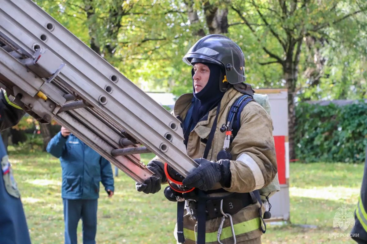 Соревнования по пожарно-строевой подготовке Соревнования по пожарно-строевой подготовке