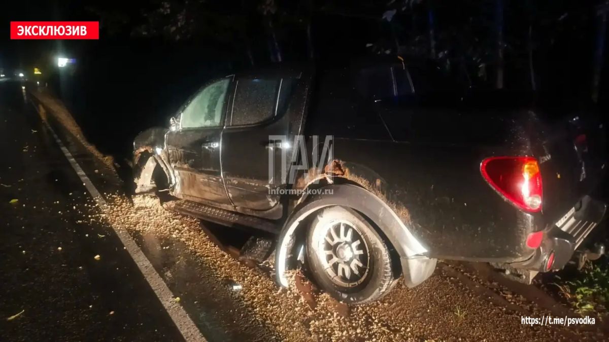 В Гдовском районе, в деревне Юшкино, водитель автомобиля Mitsubishi L200, по предварительным данным, находившийся в состоянии алкогольного опьянения, совершил столкновение с встречным автомобилем «Нива Тревел» В Гдовском районе, в деревне Юшкино, водитель автомобиля Mitsubishi L200, по предварительным данным, находившийся в состоянии алкогольного опьянения, совершил столкновение с встречным автомобилем «Нива Тревел»