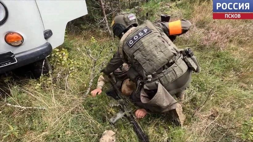 В Псковской области прошли учения по пресечению теракта на аэродроме В Псковской области прошли учения по пресечению теракта на аэродроме