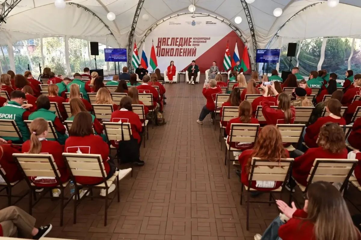 Михаил Ведерников: Международный молодёжный форум «Наследие поколений» собрал в Пскове более 100 ребят и их наставников из России, Беларуси и Абхазии, объединив делегации трёх стран вокруг идеи сохранения исторической памяти... Михаил Ведерников: Международный молодёжный форум «Наследие поколений» собрал в Пскове более 100 ребят и их наставников из России, Беларуси и Абхазии, объединив делегации трёх стран вокруг идеи сохранения исторической памяти...
