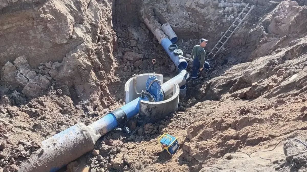 Реконструкция водовода в Великих Луках: проложено 2107 метров Реконструкция водовода в Великих Луках: проложено 2107 метров