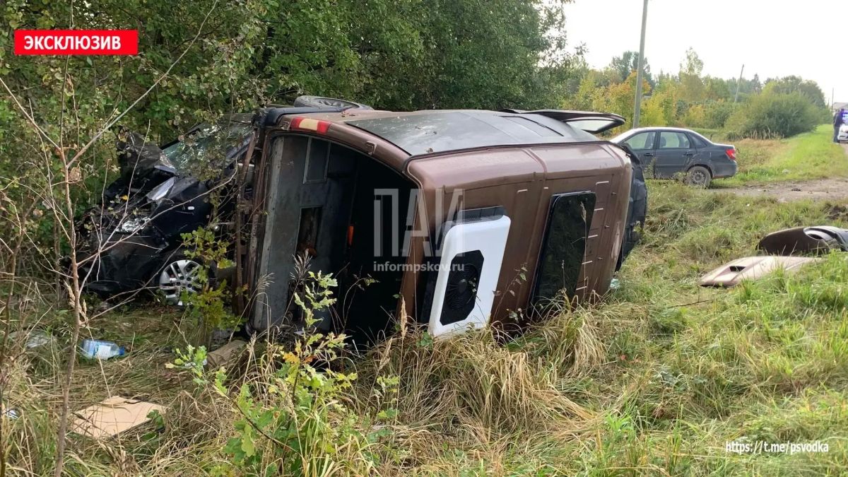 Тройное ДТП с пострадавшим произошло у деревни Логозовичи в Псковском районе Тройное ДТП с пострадавшим произошло у деревни Логозовичи в Псковском районе