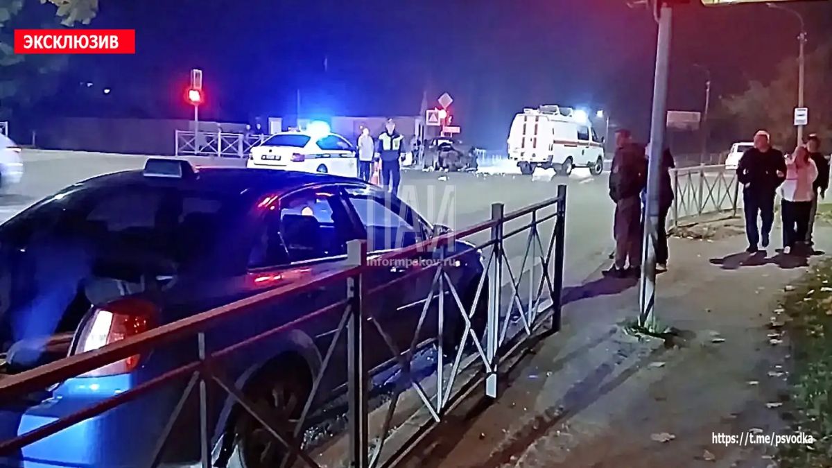 В Великих Луках, на улице Силина у дома 11/64, произошло попутное столкновение автомобилей Daewoo Nexia, Volkswagen Transporter и Ford Focus В Великих Луках, на улице Силина у дома 11/64, произошло попутное столкновение автомобилей Daewoo Nexia, Volkswagen Transporter и Ford Focus