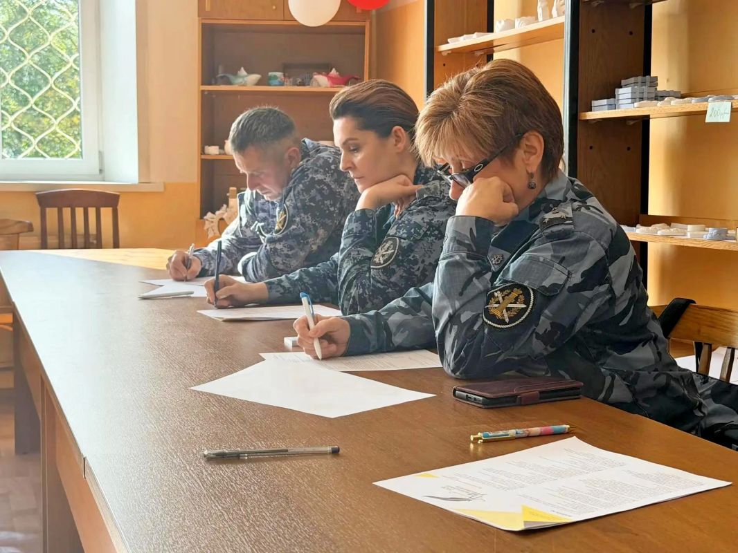 Сотрудники ИК-6 проверили свои знания в Литературном диктанте в Себежской библиотеке Сотрудники ИК-6 проверили свои знания в Литературном диктанте в Себежской библиотеке