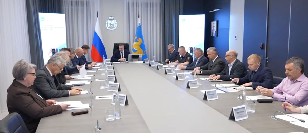Показатели аварийности за восемь месяцев 2026 года обсудили на заседании межведомственной комиссии по обеспечению безопасности дорожного движения под председательством губернатора Псковской области Михаила Ведерникова