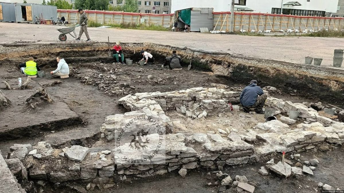 Псковичей приглашают поучаствовать в раскопках на территории бывшего рынка