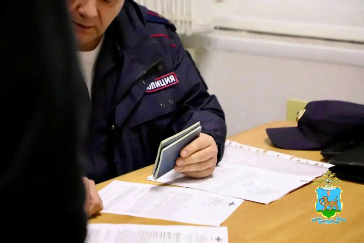 Псковские полицейские выявили нелегальных мигрантов Псковские полицейские выявили нелегальных мигрантов