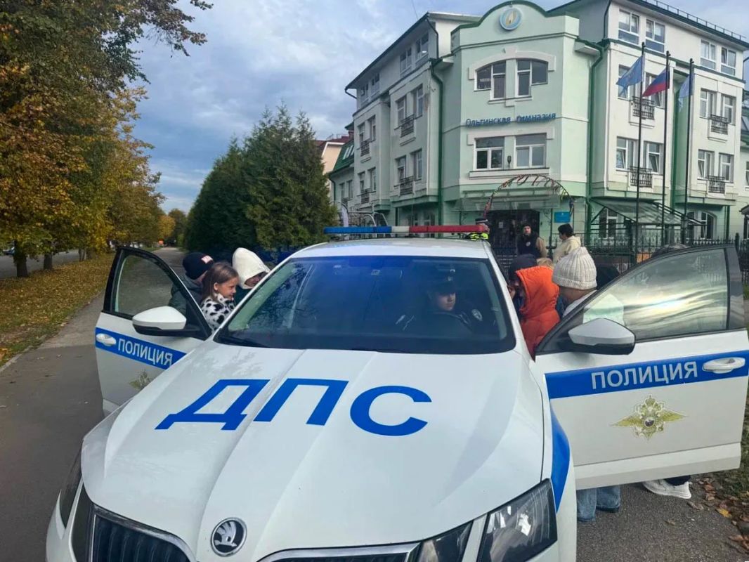 День безопасности дорожного движения провели сотрудники Госавтоинспекции для учеников Ольгинской гимназии День безопасности дорожного движения провели сотрудники Госавтоинспекции для учеников Ольгинской гимназии