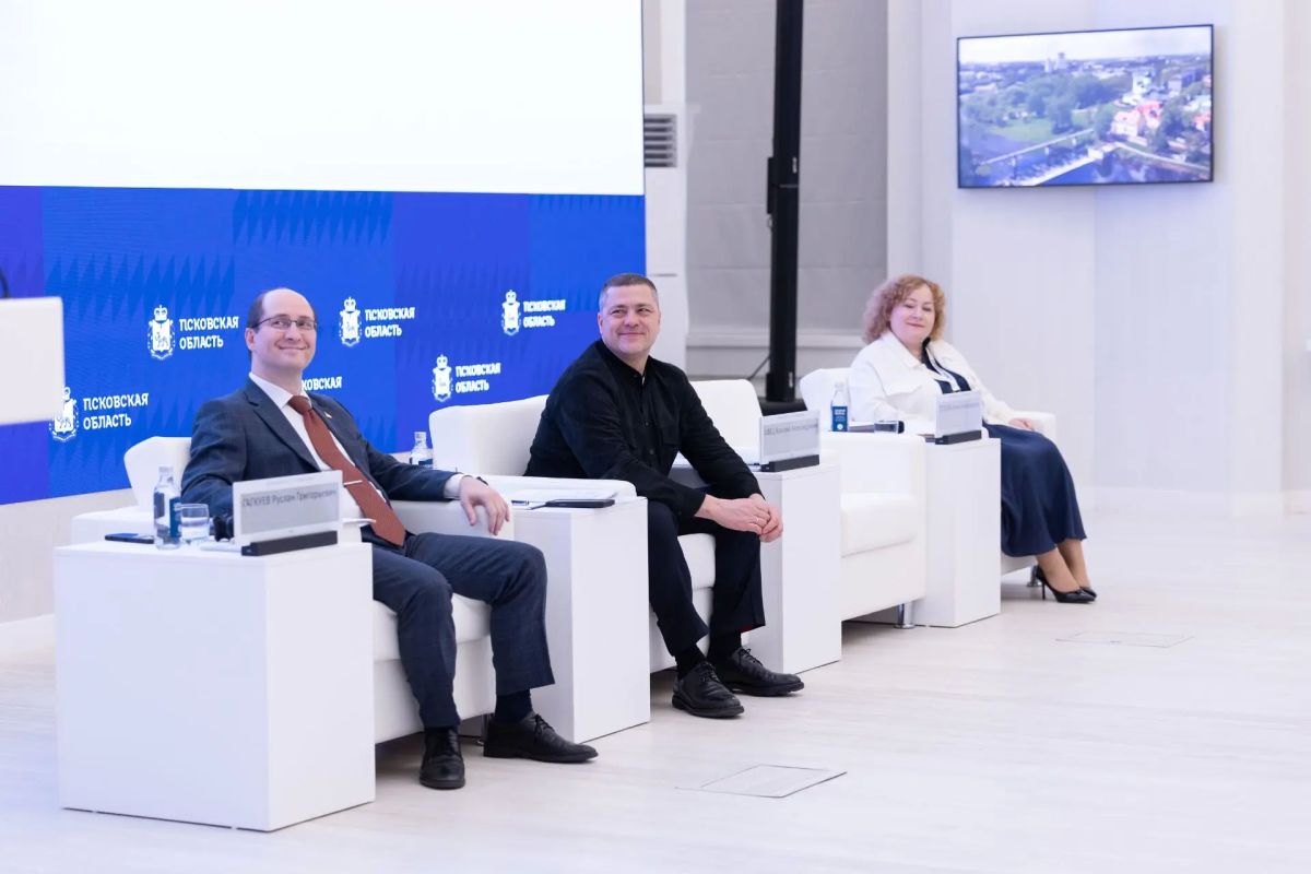 Второй день форума «Сила бренда – экономическое будущее регионов» стартовал с пленарного заседания «Государство как бренд-менеджер территорий: перспективы и ключевые инструменты» в актовом зале правительства Псковской... Второй день форума «Сила бренда – экономическое будущее регионов» стартовал с пленарного заседания «Государство как бренд-менеджер территорий: перспективы и ключевые инструменты» в актовом зале правительства Псковской...