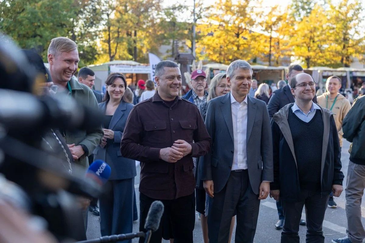Губернатор Михаил Ведерников вместе с председателем правления АО «Россельхозбанк» Борисом Листовым посетил фестиваль «Архондарик» в Печорах Губернатор Михаил Ведерников вместе с председателем правления АО «Россельхозбанк» Борисом Листовым посетил фестиваль «Архондарик» в Печорах