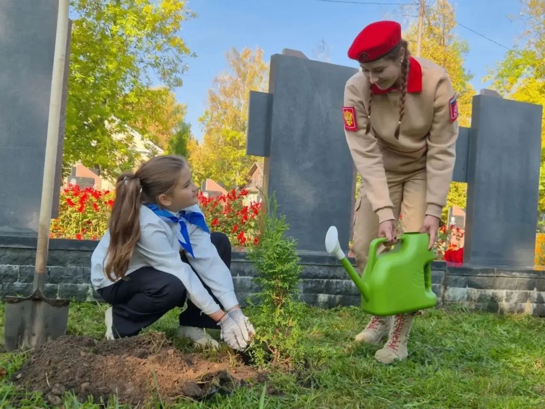 Невельчане провели акцию «Один народ» на Аллее Героев Невельчане провели акцию «Один народ» на Аллее Героев