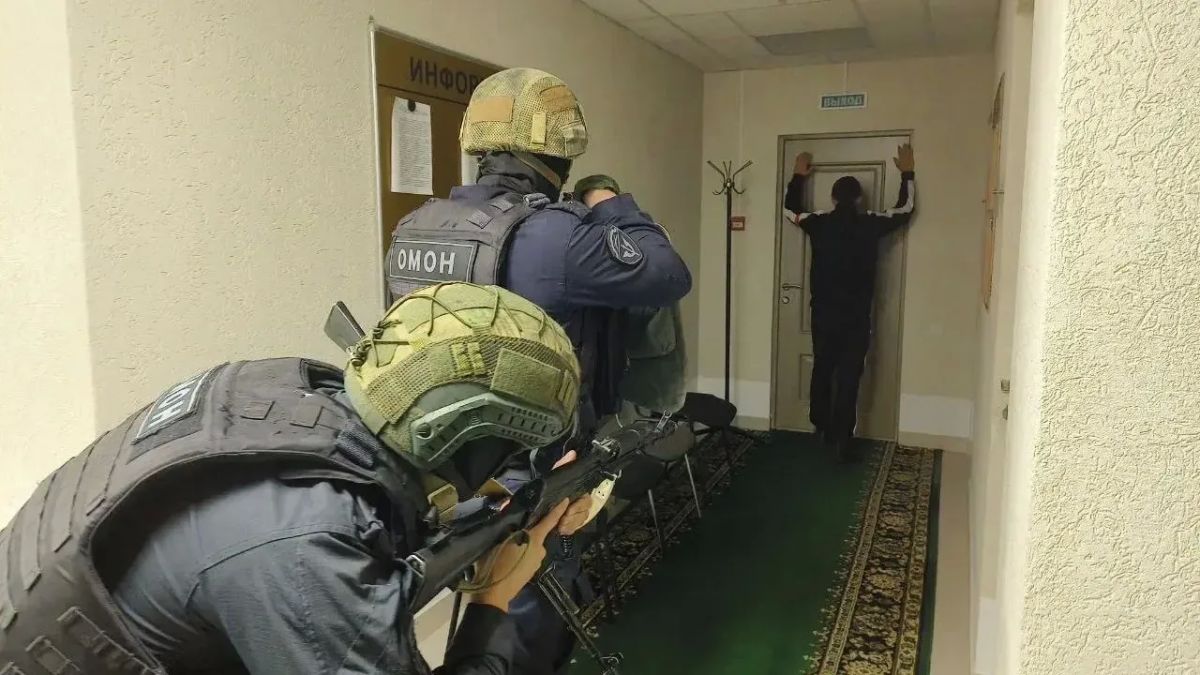Михаил Ведерников: 3 октября в России отмечают День ОМОН – праздник сотрудников отрядов мобильных особого назначения Федеральной службы войск национальной гвардии Российской Федерации Михаил Ведерников: 3 октября в России отмечают День ОМОН – праздник сотрудников отрядов мобильных особого назначения Федеральной службы войск национальной гвардии Российской Федерации