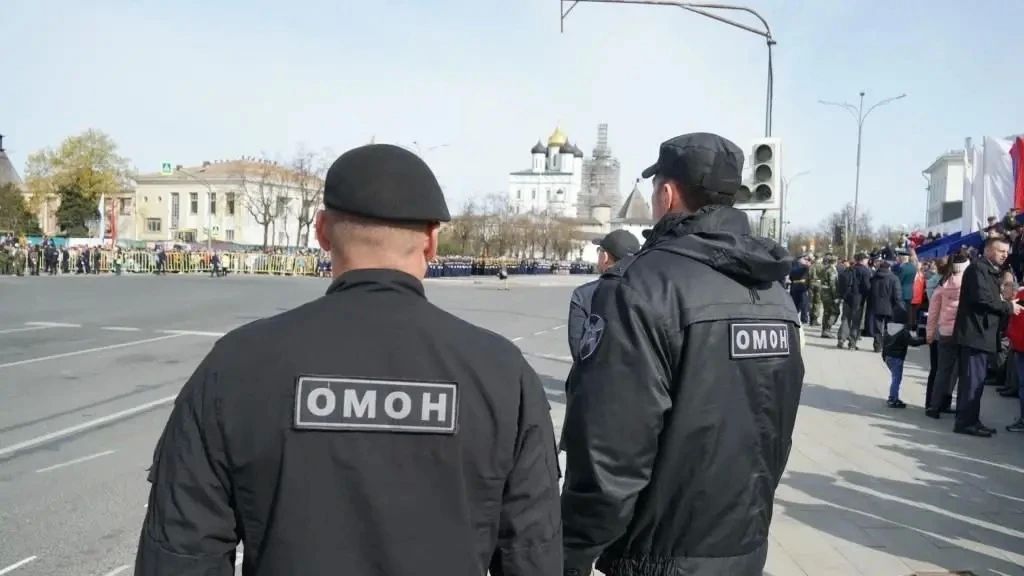 Михаил Ведерников: 3 октября в России отмечают День ОМОН – праздник сотрудников отрядов мобильных особого назначения Федеральной службы войск национальной гвардии Российской Федерации Михаил Ведерников: 3 октября в России отмечают День ОМОН – праздник сотрудников отрядов мобильных особого назначения Федеральной службы войск национальной гвардии Российской Федерации