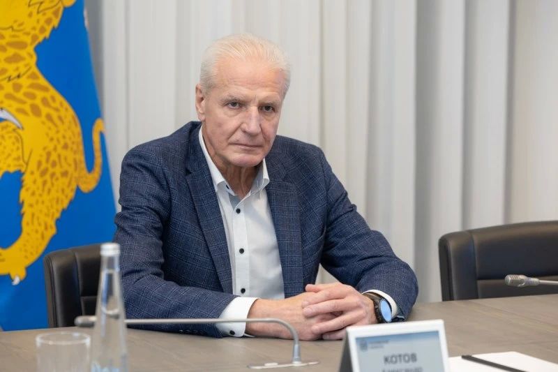 Губернатор Михаил Ведерников провёл первую встречу с руководителями фракций нового созыва Заксобрания региона Губернатор Михаил Ведерников провёл первую встречу с руководителями фракций нового созыва Заксобрания региона