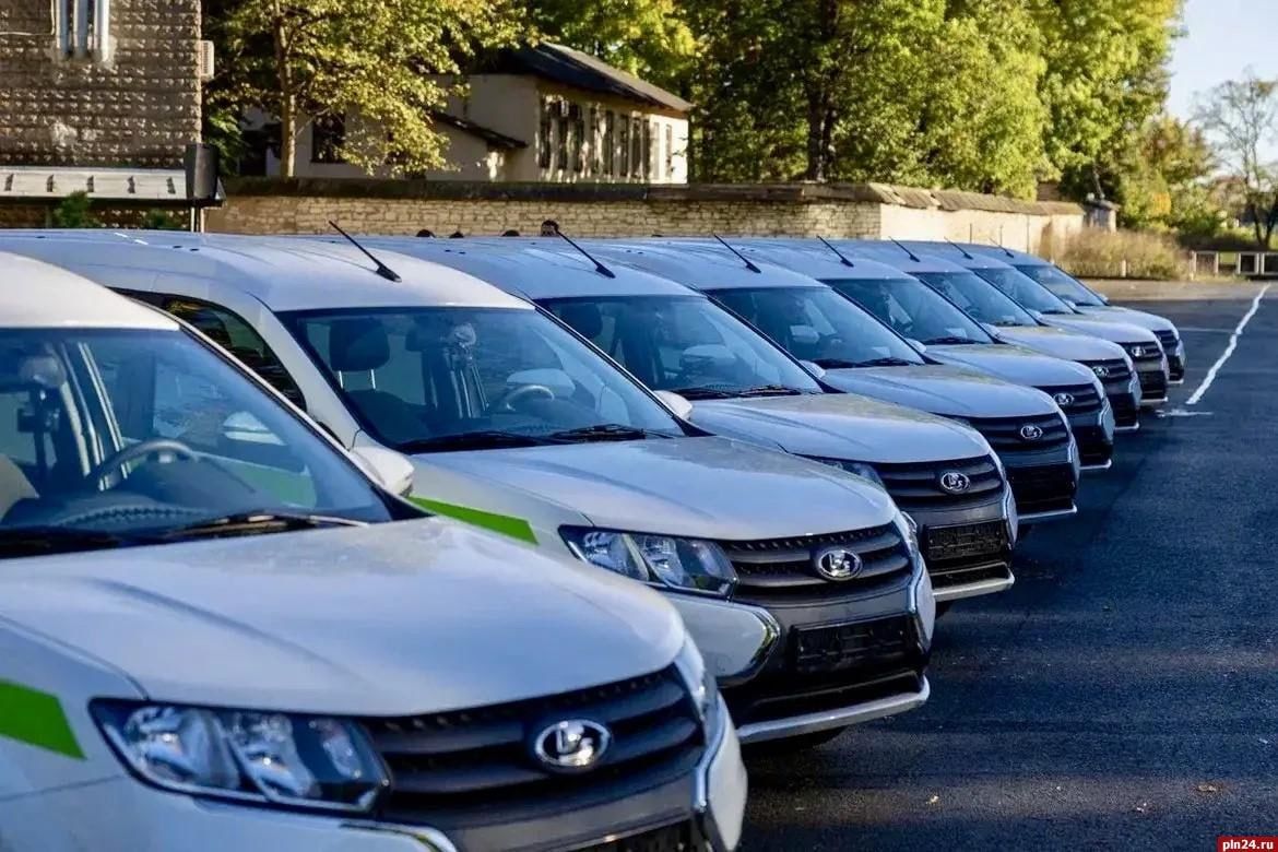 Обновление автопарка в районах: Порховская межрайонная больница получила три новых медицинских автомобиля Обновление автопарка в районах: Порховская межрайонная больница получила три новых медицинских автомобиля