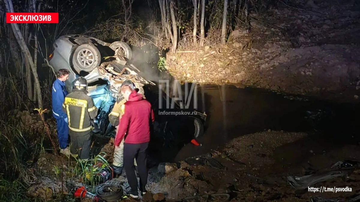 Лобовое столкновение автомобилей Ford и Chevrolet произошло в Новосокольническом районе недалеко от деревни Захарино в направлении Великих Лук Лобовое столкновение автомобилей Ford и Chevrolet произошло в Новосокольническом районе недалеко от деревни Захарино в направлении Великих Лук