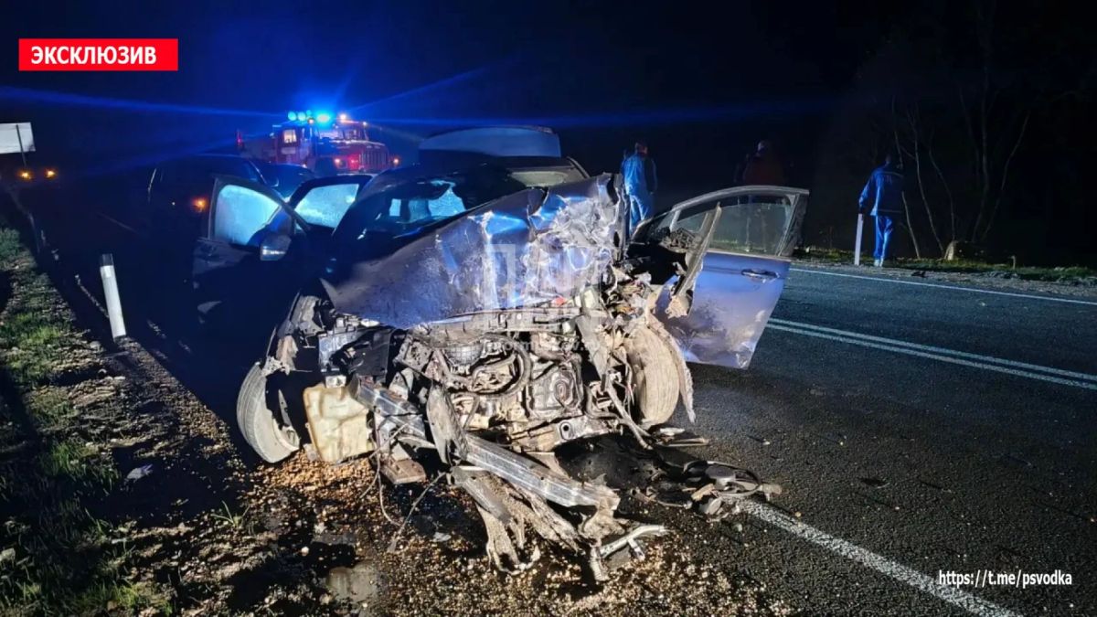 Лобовое столкновение автомобилей Ford и Chevrolet произошло в Новосокольническом районе недалеко от деревни Захарино в направлении Великих Лук Лобовое столкновение автомобилей Ford и Chevrolet произошло в Новосокольническом районе недалеко от деревни Захарино в направлении Великих Лук