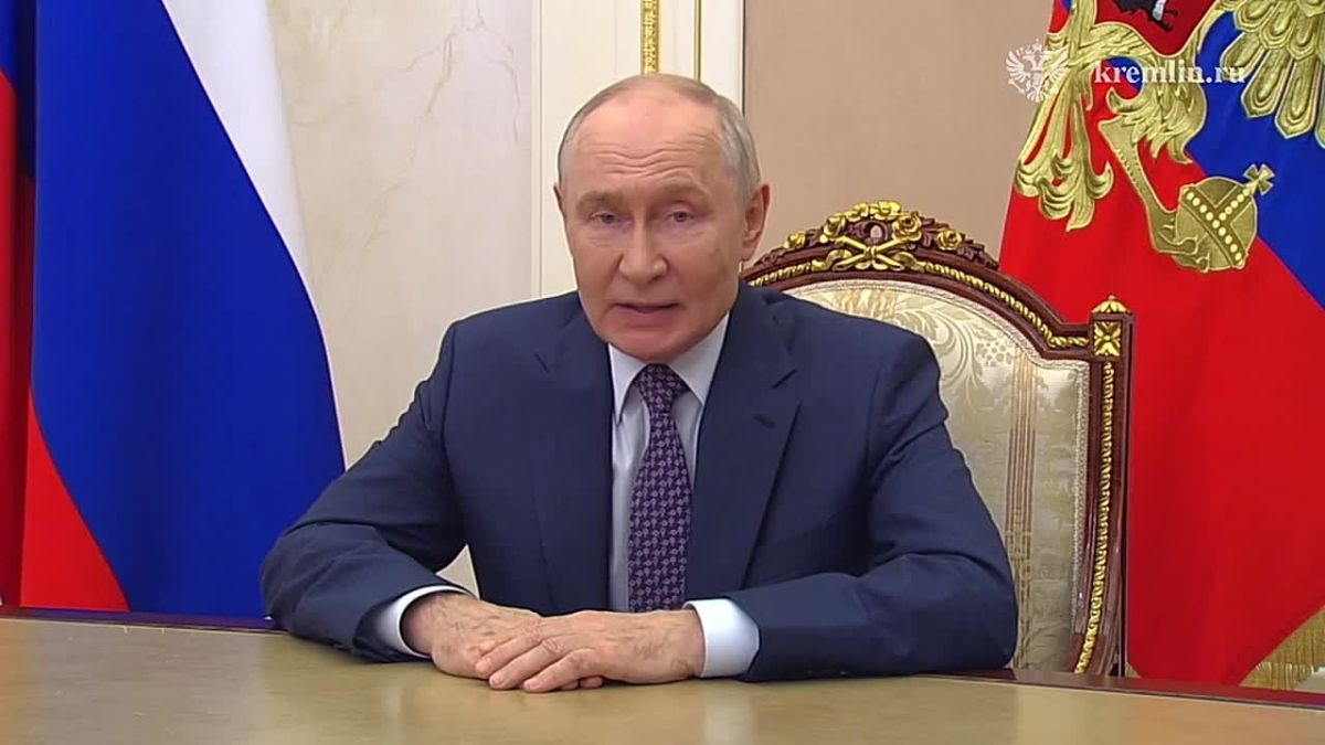 Президент РФ Владимир Путин поздравил преподавателей и педагогов с Днём учителя