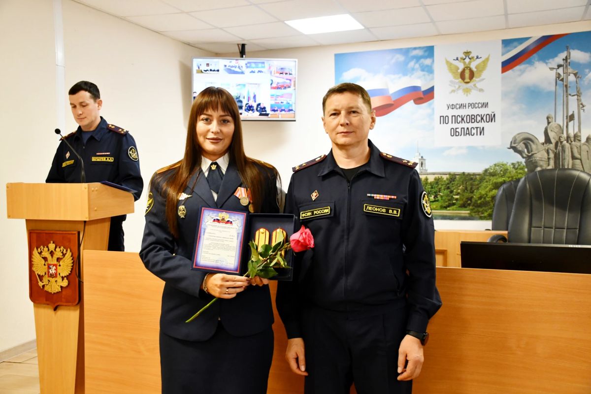 Сотрудникам УФСИН вручены погоны в связи с присвоением очередных специальных званий