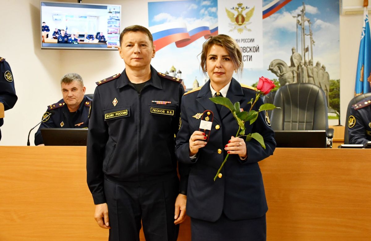 Сотрудникам УФСИН вручены погоны в связи с присвоением очередных специальных званий Сотрудникам УФСИН вручены погоны в связи с присвоением очередных специальных званий
