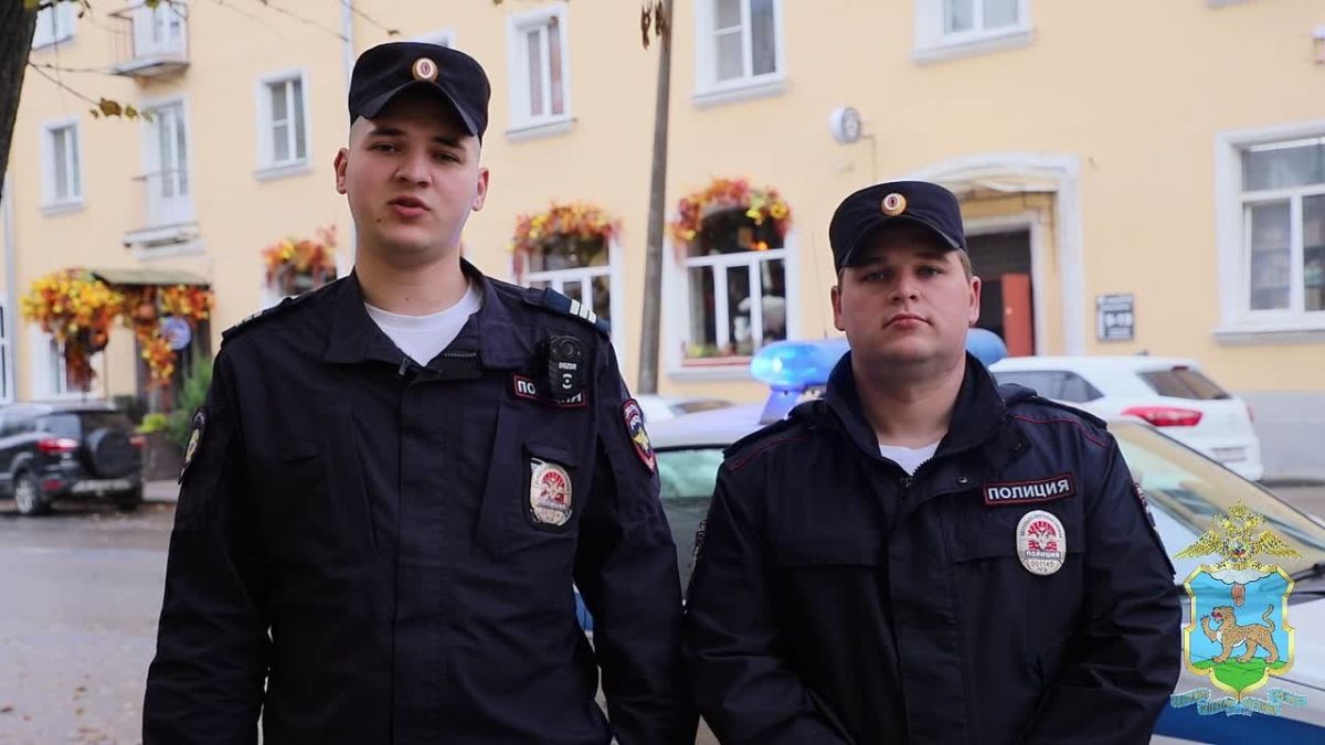 Псковские полицейские оперативно помогли добраться до медицинского учреждения мужчине с признаками инсульта