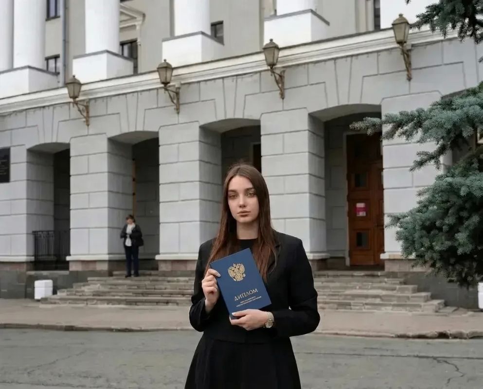 Выпускница института права, экономики и управления ПсковГУ 2026 года Анна Петрова вошла в число призёров XIII Российского конкурса выпускных квалификационных работ