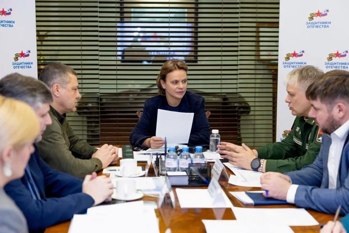Анна Цивилева: Вместе с губернатором Псковской области Михаилом Ведерниковым обсудили вопросы комплексной поддержки ветеранов СВО и членов их семей