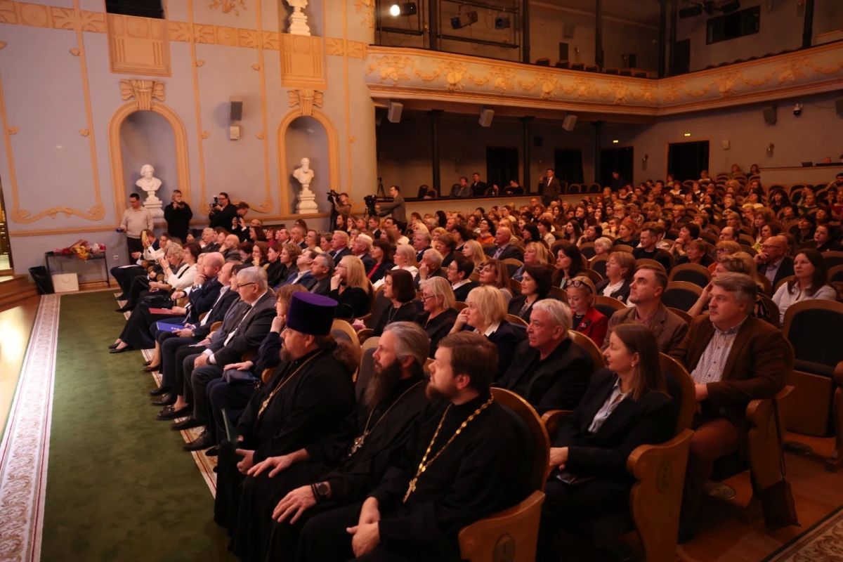 Атмосфера торжественного мероприятия, посвящённого 150-летию со дня основания Псковского музея-заповедника Атмосфера торжественного мероприятия, посвящённого 150-летию со дня основания Псковского музея-заповедника