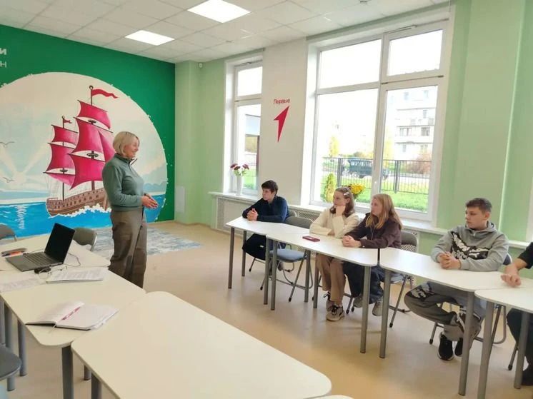 В гдовской школе прошло первое занятие элективного курса «Школьное лесничество: профессиональные пробы, исследования, практика»