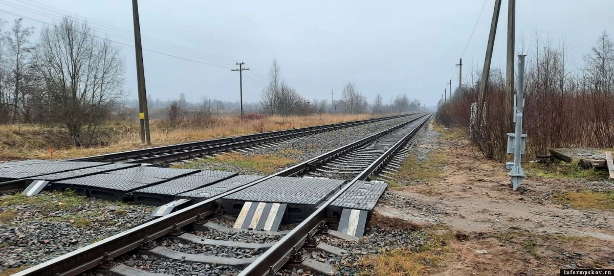 Движение автомобилей через железнодорожный переезд станции Дно (246-й км, ПК 6) на улице Крестьянской будет ограничено 15 октября с 08:00 до 20:00