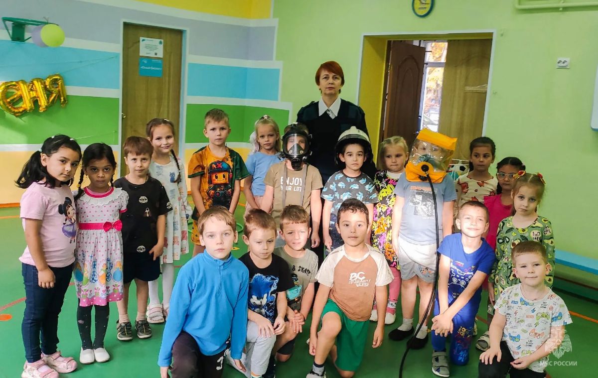 Безопасность — детям. В рамках мероприятий по Всероссийской штабной тренировке по гражданской обороне, специалисты Центра противопожарной пропаганды и общественных связей 1 ПСО ФПС ГПС Главного управления МЧС России по...