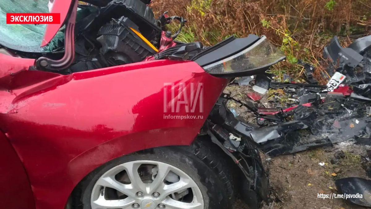 В Невельском районе, в 15 км от Невеля в сторону Усвят, произошло лобовое столкновение автомобилей Chevrolet и Lifan В Невельском районе, в 15 км от Невеля в сторону Усвят, произошло лобовое столкновение автомобилей Chevrolet и Lifan