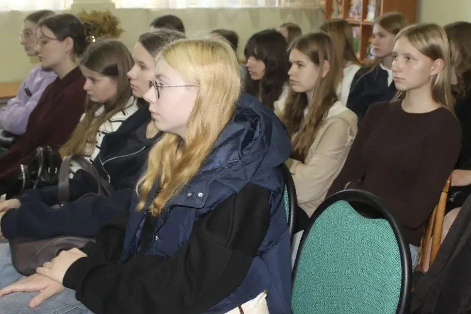 Студентам Псковского колледжа профессиональных технологий и сервиса рассказали, как не стать жертвой вербовщиков Студентам Псковского колледжа профессиональных технологий и сервиса рассказали, как не стать жертвой вербовщиков